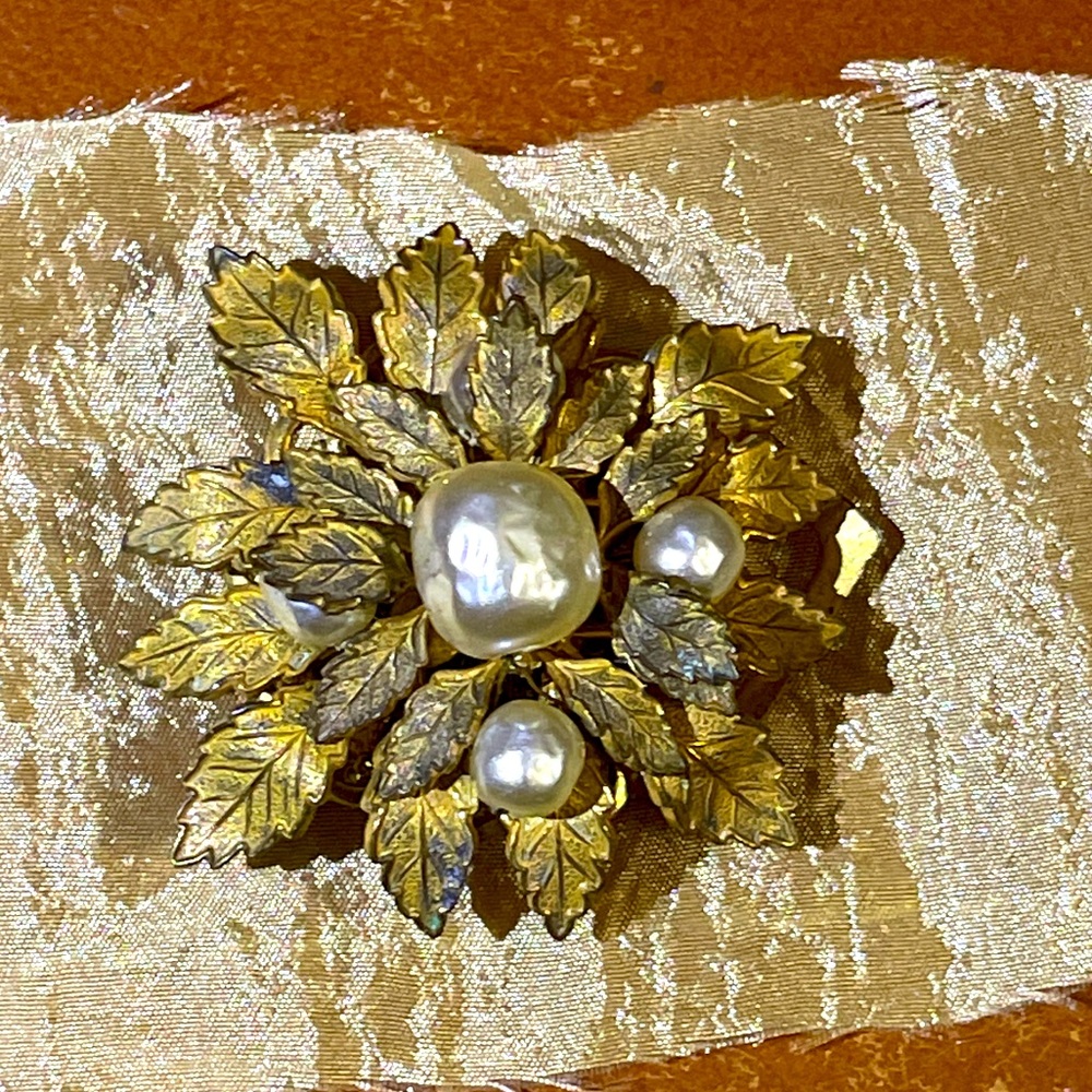 Rare Vintage Miriam Haskell Pearl Clip Brooch Gem